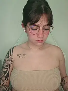 Webcam Model (kuritto_) is live