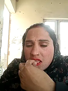 cute-karisma1234 (F milf) - Full open