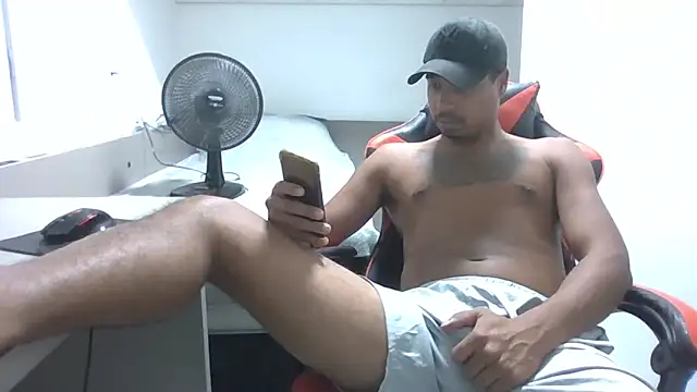 JUNINHOLEKEJR webcam