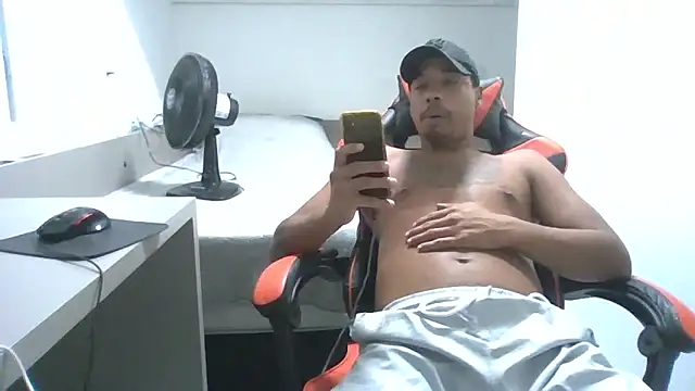 JUNINHOLEKEJR webcam