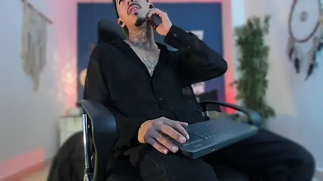 Donovan_Desmond webcam