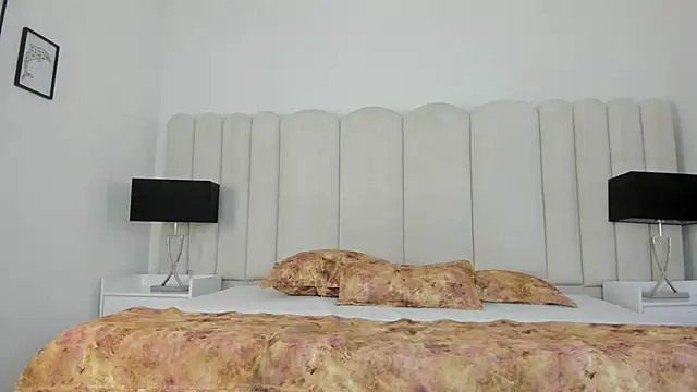 VanessaParis__ webcam