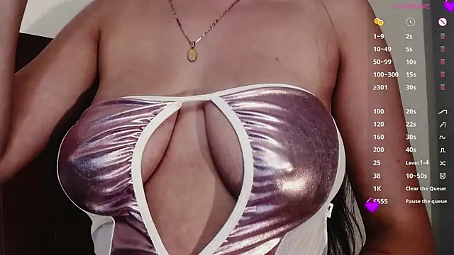 Agatha_Dubois4_ webcam