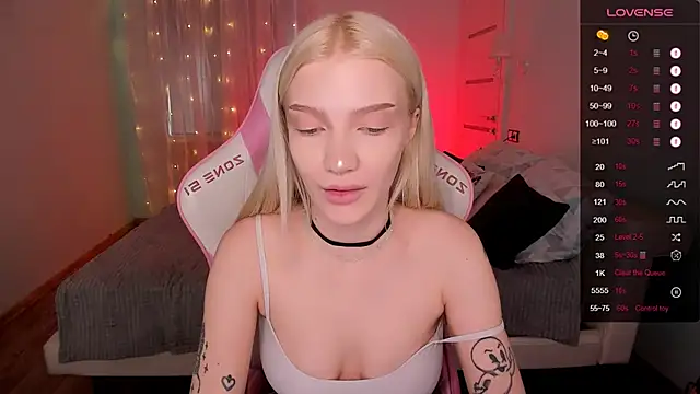 AnyaTaylor_ webcam