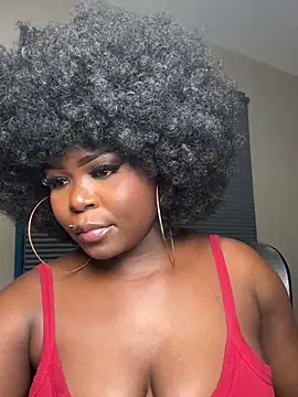 WomanNextdoor1 webcam