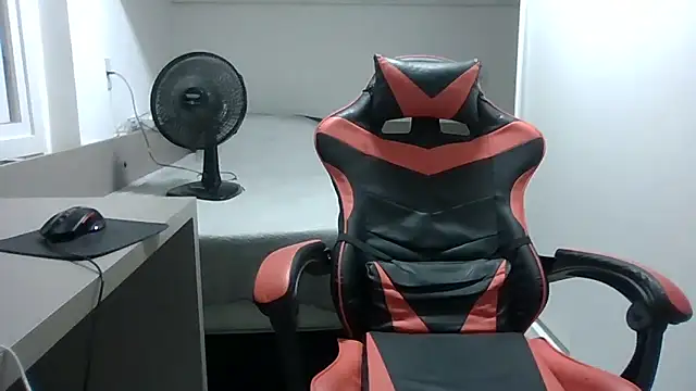 JUNINHOLEKEJR webcam