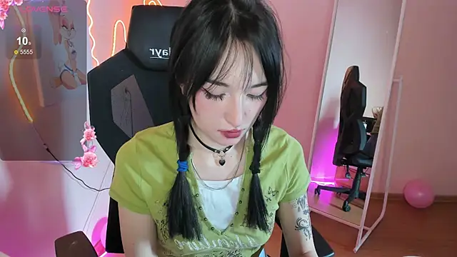 AliceeinWonderlanddd webcam