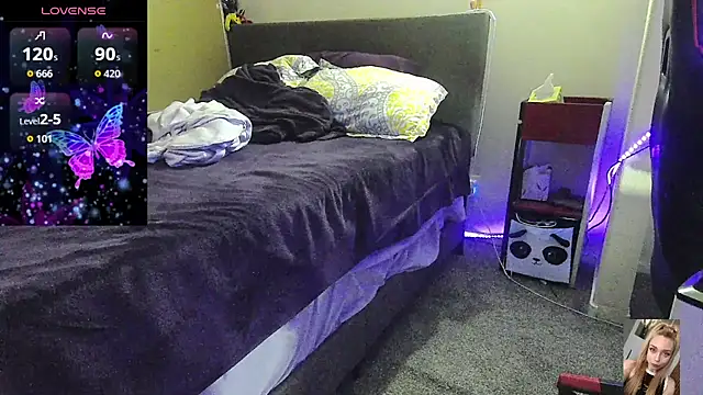 blondiewithanass (F young) - double penetration