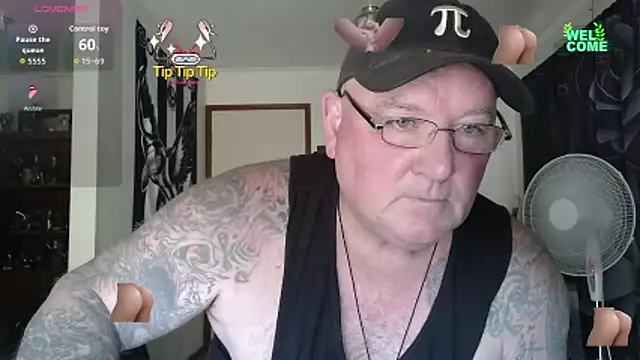 kinkyblueyes69 (M mature) - NAKED