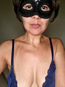 larizinha2026 Live Webcam on Stripchat