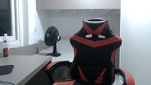 JUNINHOLEKEJR webcam