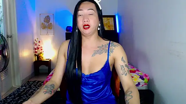 LovelyQueen69 webcam