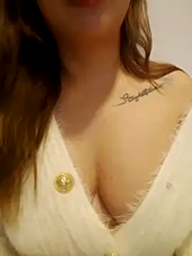 Christine-le1 webcam