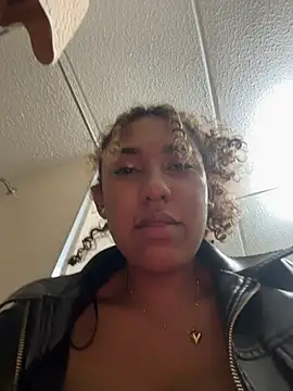 lauraltt - Lauraltt's free webcam - UK Sex Cams