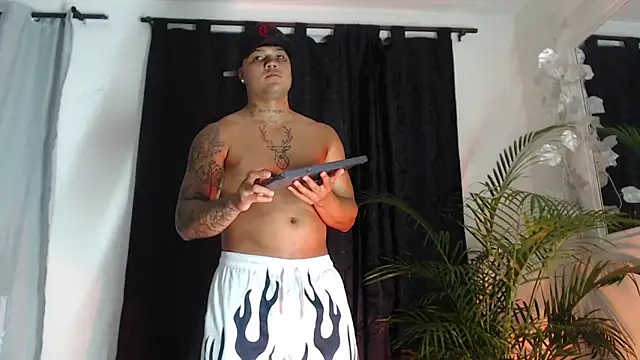 boyhot_00 - Boyhot_00's free webcam - UK Sex Cams