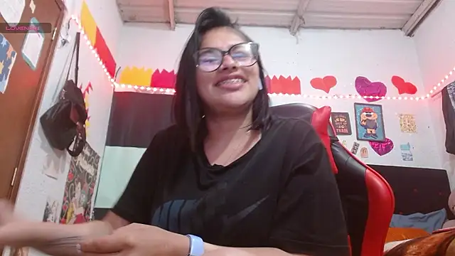 Saray_extrovert_ webcam