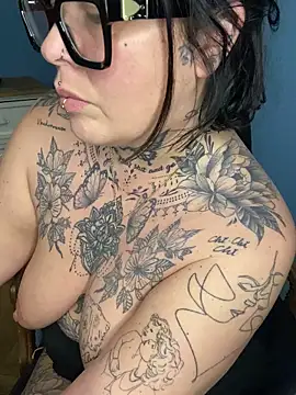 blondy40 - Blondy40's free webcam - UK Sex Cams