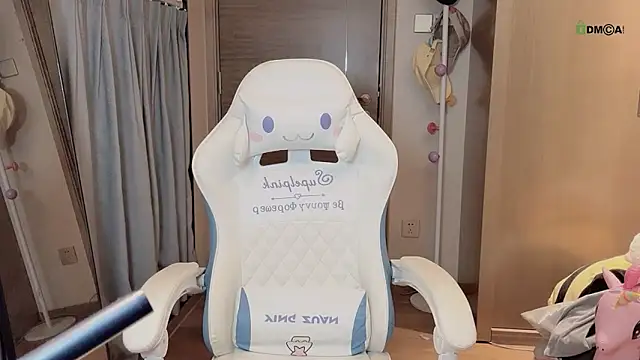 Makinghappymyself_ webcam