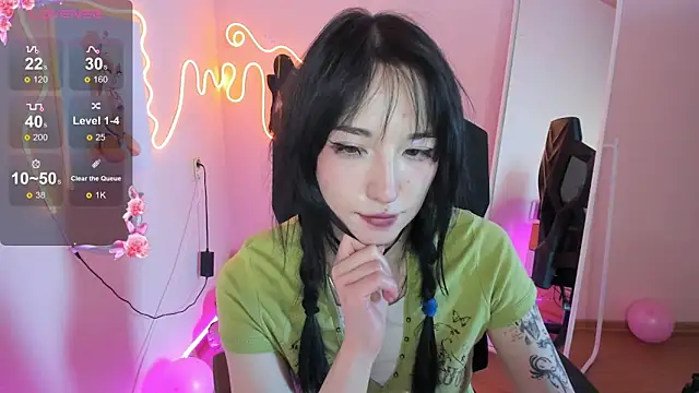 aliceeinwonderlanddd - AliceeinWonderlanddd's free webcam