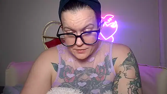 quinnmariexo (F milf) - Big mommy milking with BBC dildo