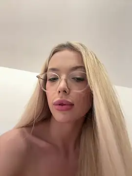 KylieJoyce webcam