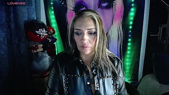 meganbaiker - Meganbaiker's free webcam - UK Sex Cams