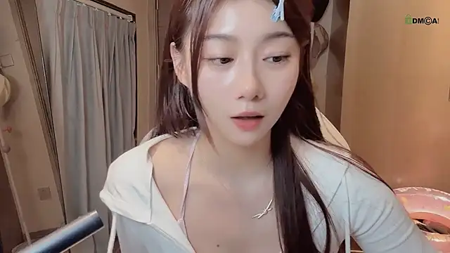 Makinghappymyself_ webcam