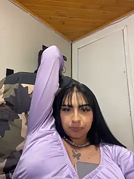 Hilary_pinkk webcam