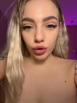 HugeBoobsAlice webcam