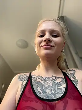 BlondeDoll_ webcam