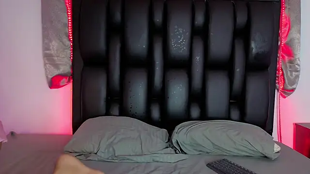 luciamoretti_ - LuciaMoretti_'s free webcam - UK Sex Cams