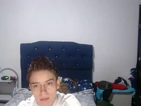 Brenda_Tina699 webcam