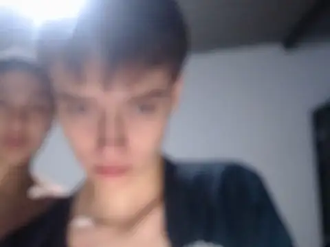 Brenda_Tina699 webcam