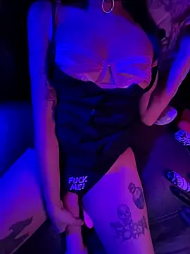 mmmminaDarling webcam