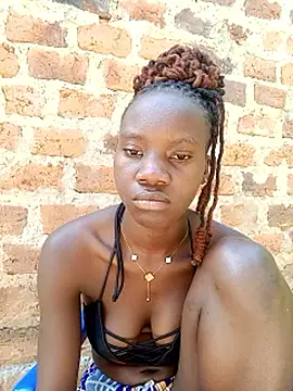 Black_juicy24 webcam