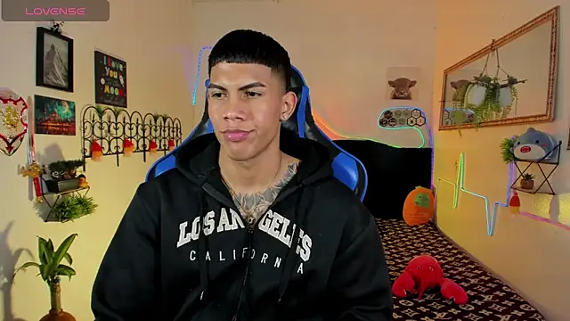 damian_latinxxx - Damian_latinxxx's free webcam - UK Sex Cams