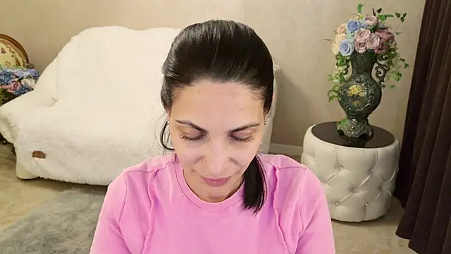 LovelyBeatrice webcam