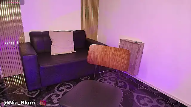 Nia_Blum webcam