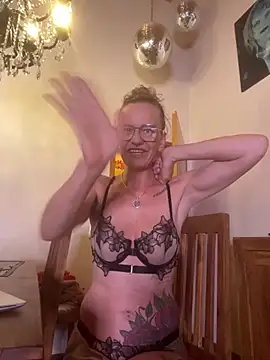 LucyLingerie78 webcam