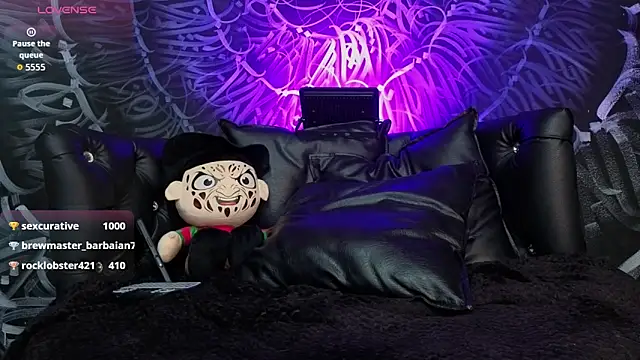 dahlia_darkwood webcam