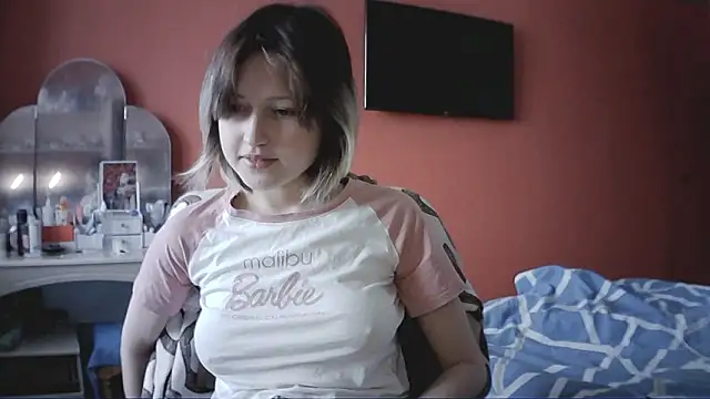 SnowWhiteNika webcam