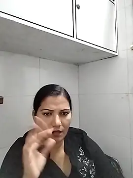 Webcam Model (Loveina_horny)  is live.Free join now!