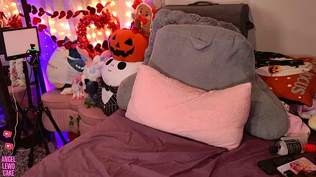 Angel-Lewd-Cake webcam