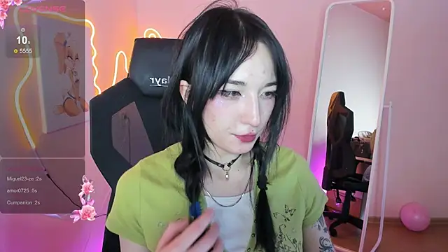 AliceeinWonderlanddd webcam