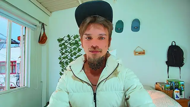 gold_loyal77 - Gold_Loyal77's free webcam - UK Sex Cams