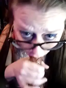 Webcam Model (edgexchaos)  is live.Free join now!