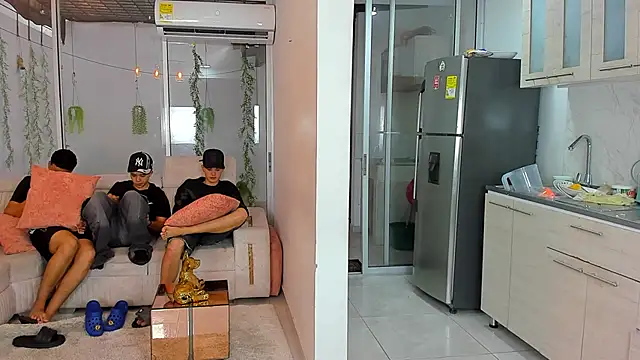 houseofwarrios (G twink) - 2 cum in the mouth and 5 slap face