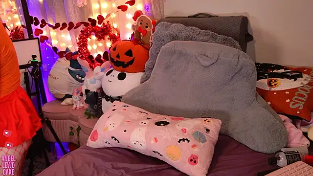 Angel-Lewd-Cake webcam