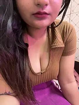 Webcam Model (Curvy_Anaya)  is live.Free join now!