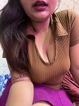 Curvy_Anaya